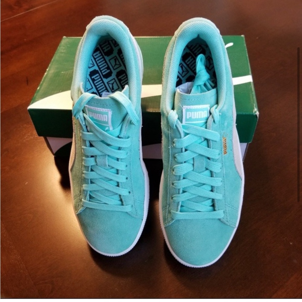 Tiffany blue and white Puma sneakers classic. times. Look New Everything must go